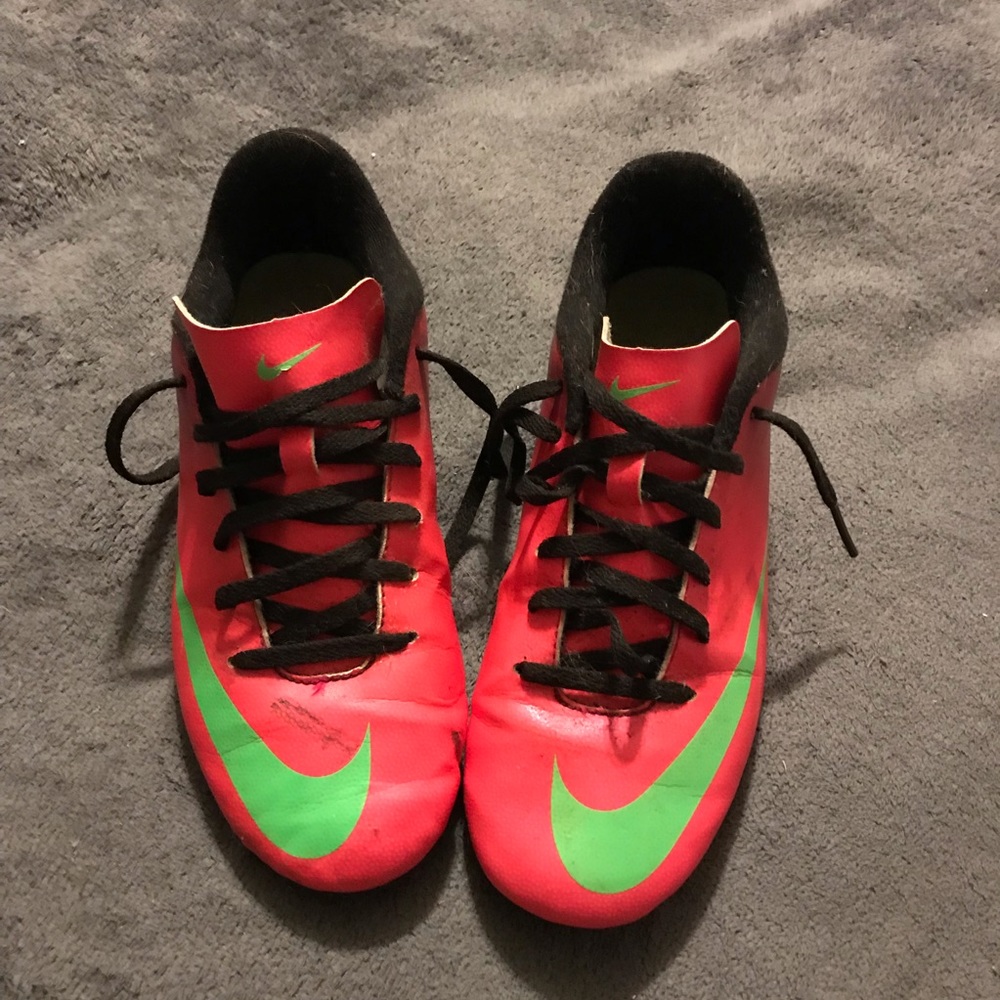 Soccer cleats